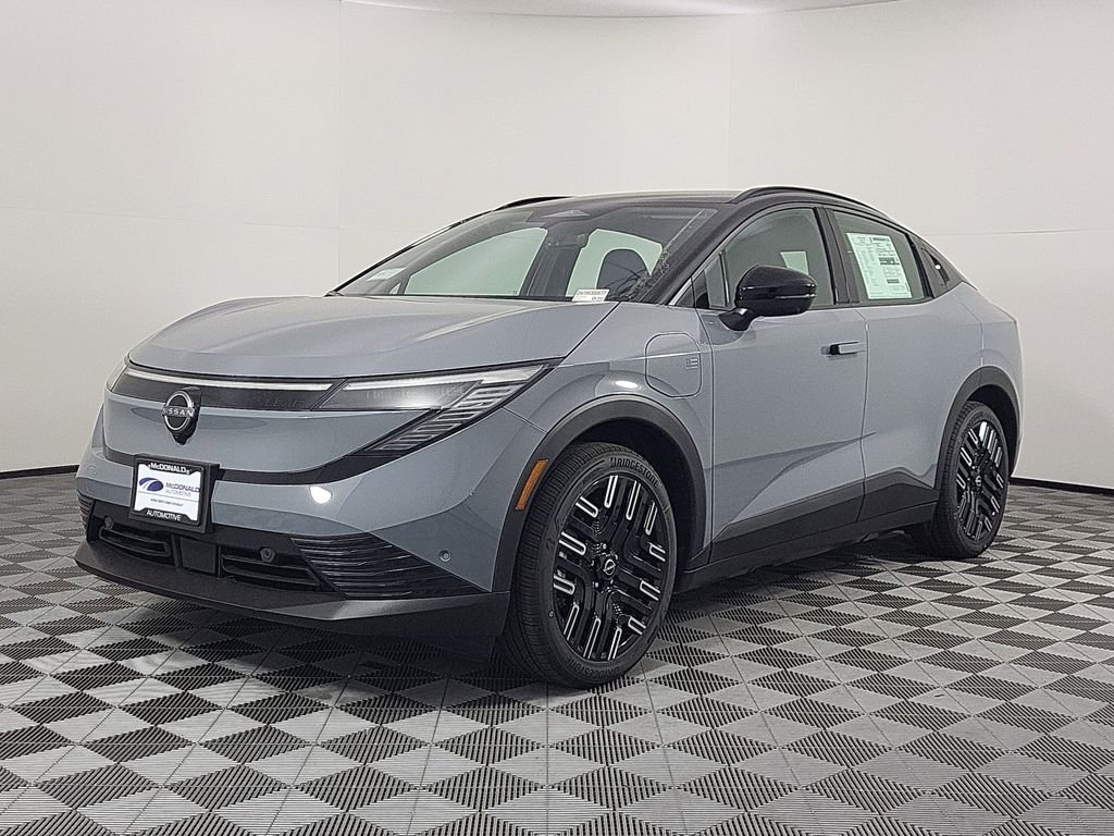 Boulder Gray Pearl / Super Black Two-tone 2026 Nissan LEAF Platinum+ FWD SUV / Crossover Front-Wheel Drive