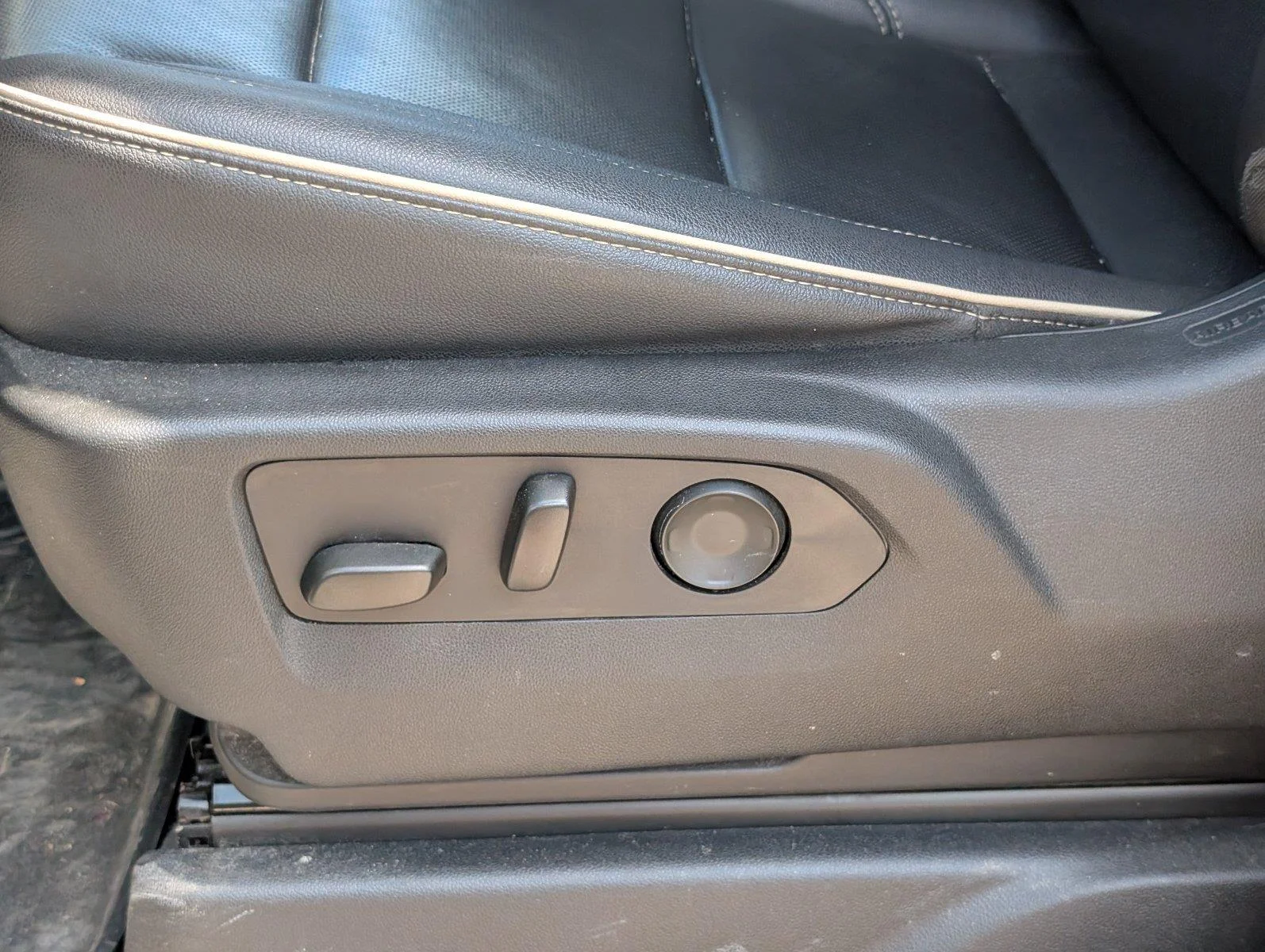 Used 2023 Black Chevrolet Premier image 17