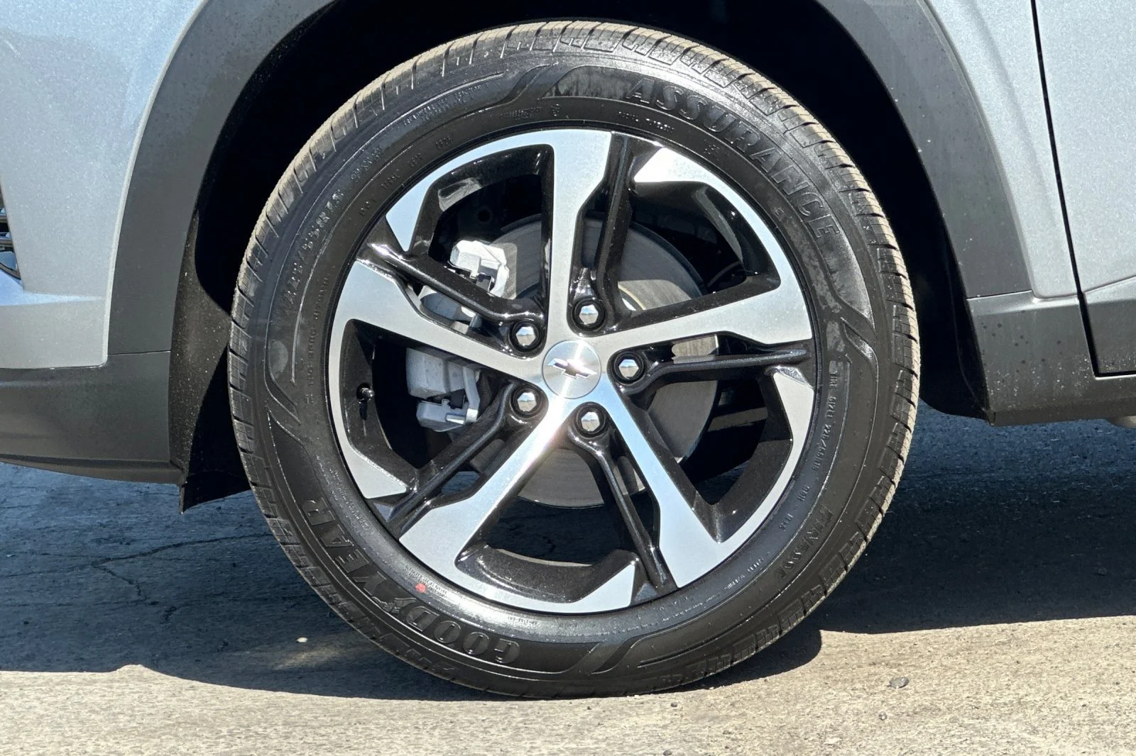 New 2026 Sterling Gray Metallic Chevrolet 1RS image 25