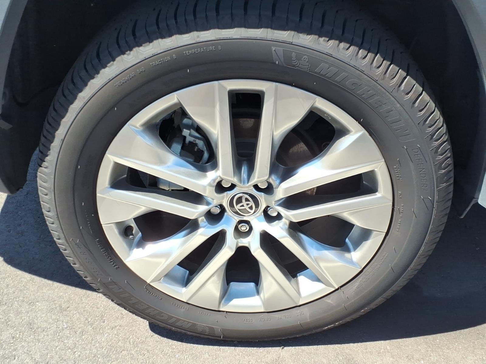 Used 2021 SILVER TOYOTA  image 7