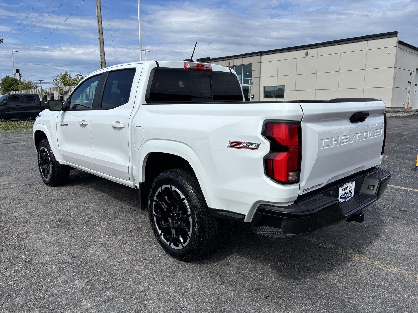 Used 2026 Summit White Chevrolet Z71 image 13