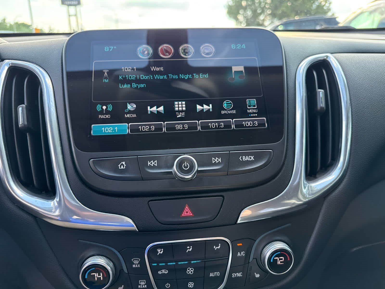 Used 2018 IRIDESCENT PEARL TRICOAT Chevrolet LT image 10