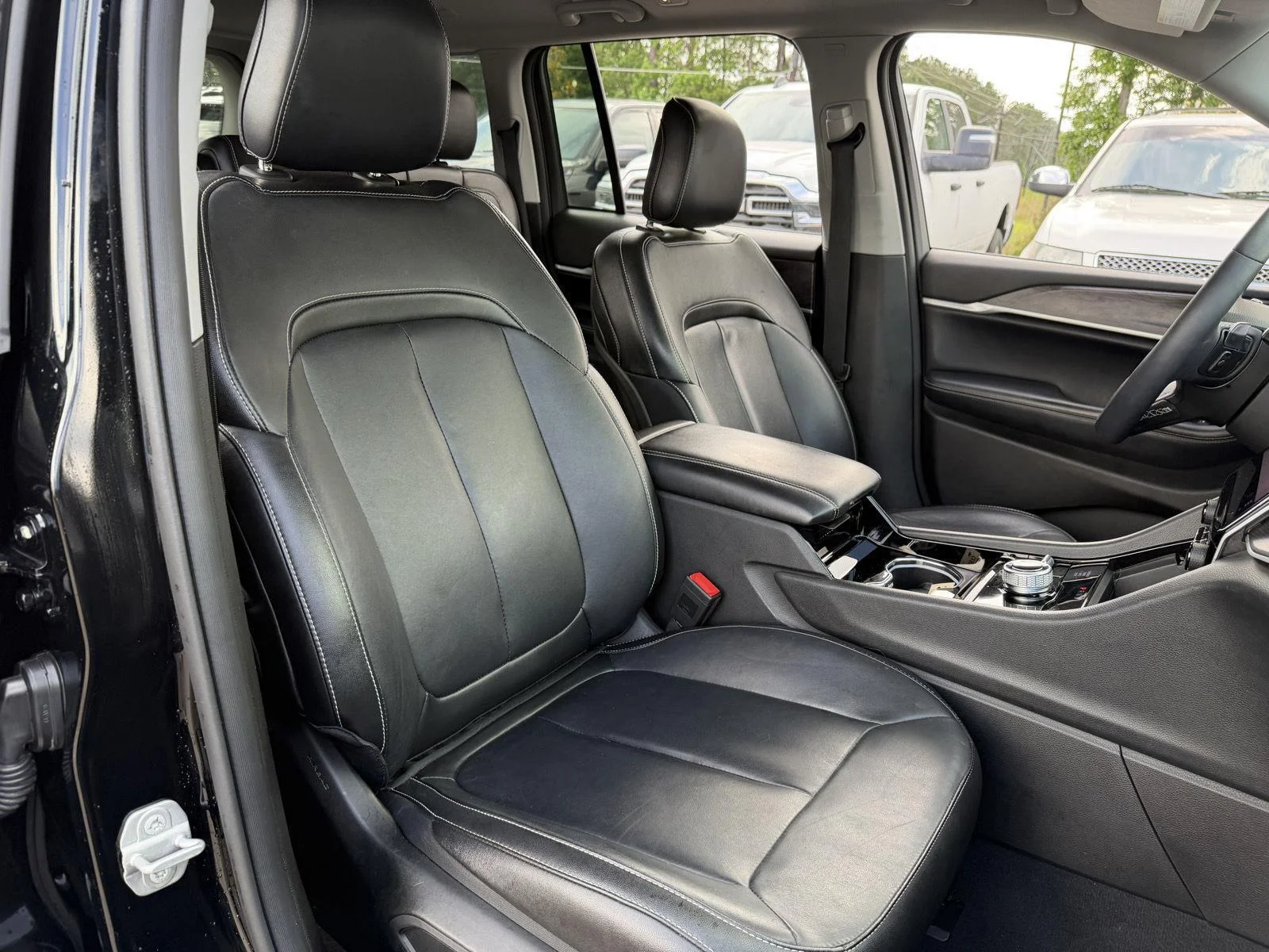 Used 2023 Diamond Black Crystal Pearlcoat Jeep Limited image 21