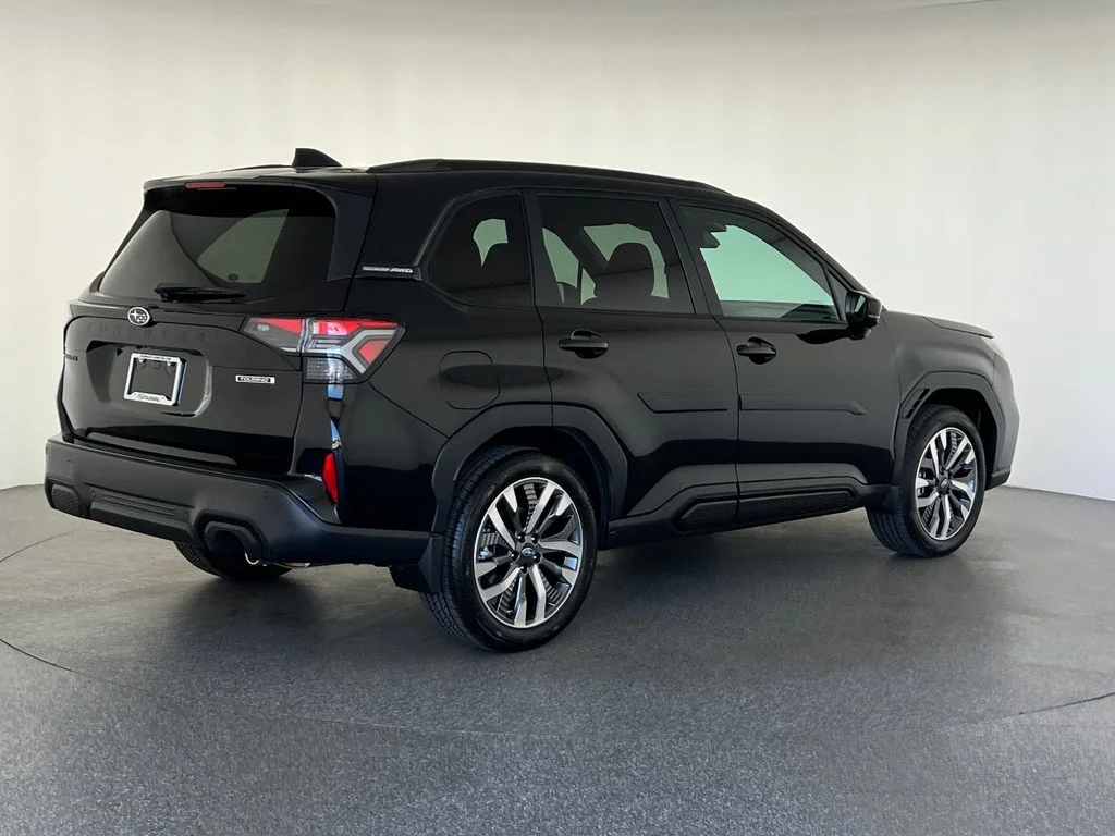 New 2026 CRYSTAL BLACK SILICA Subaru Touring image 4