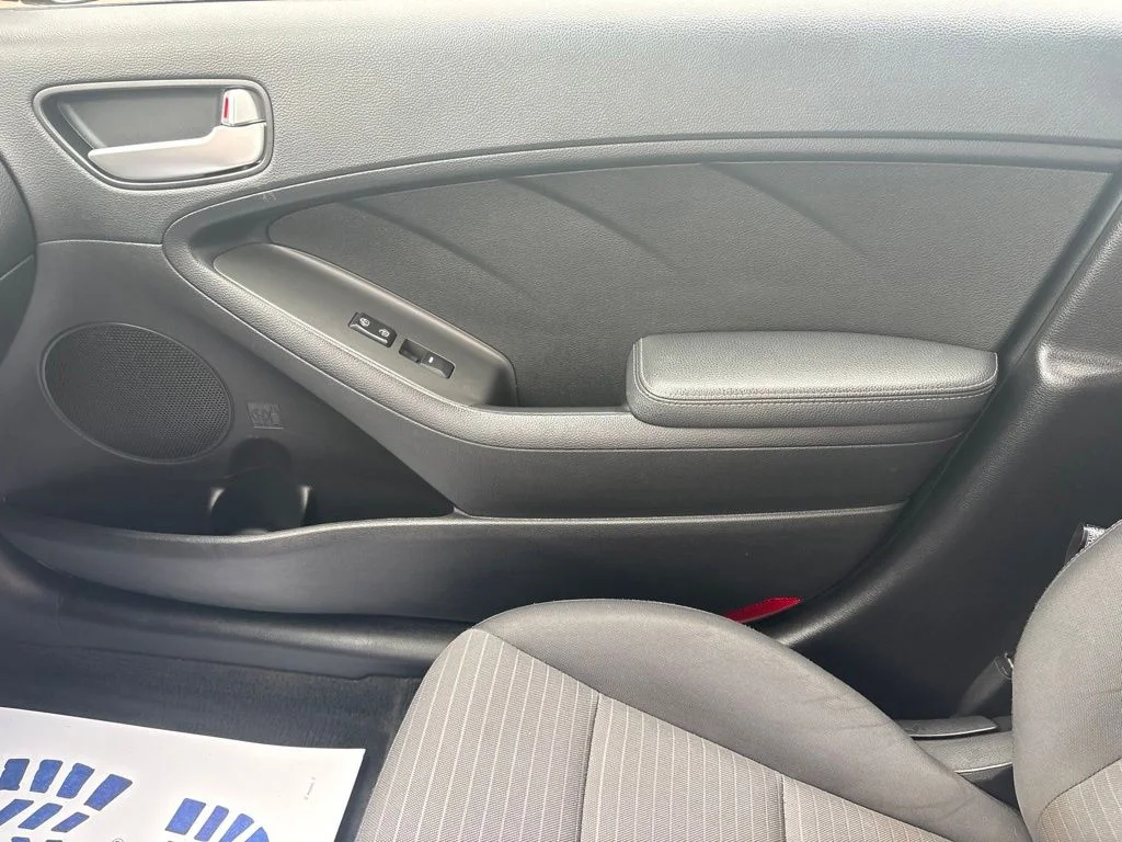 Used 2018 Red Kia LX image 22