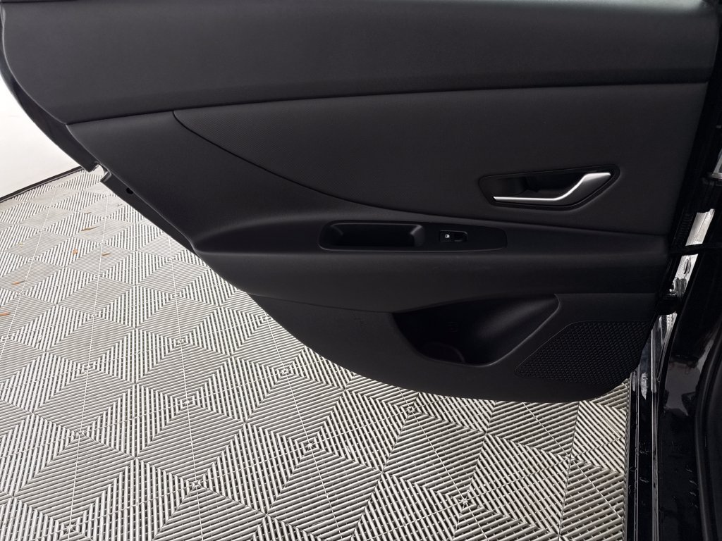 Used 2022 Black Hyundai SEL image 12