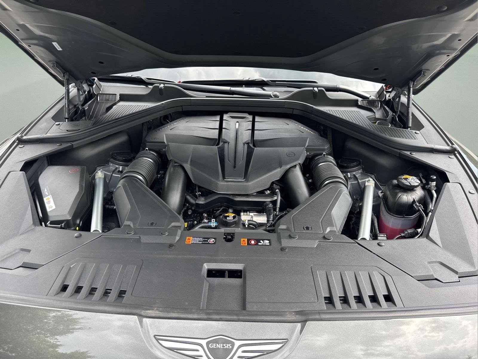 Used 2025 Makalu Gray Genesis 3.5T e-SC image 9