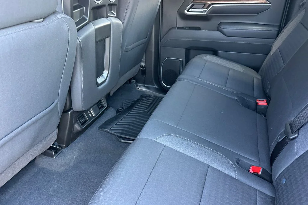 Used 2025 White Chevrolet LT image 12