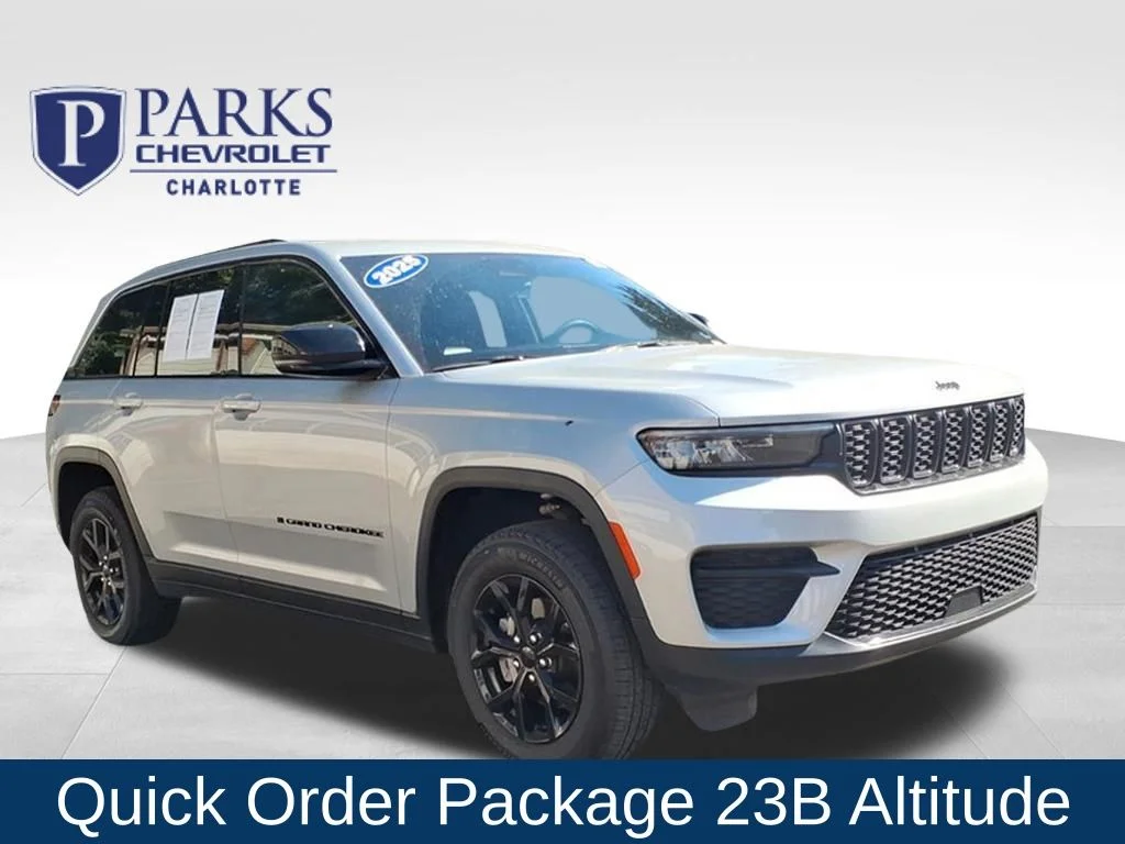 Used 2025 Silver Jeep Altitude image 1