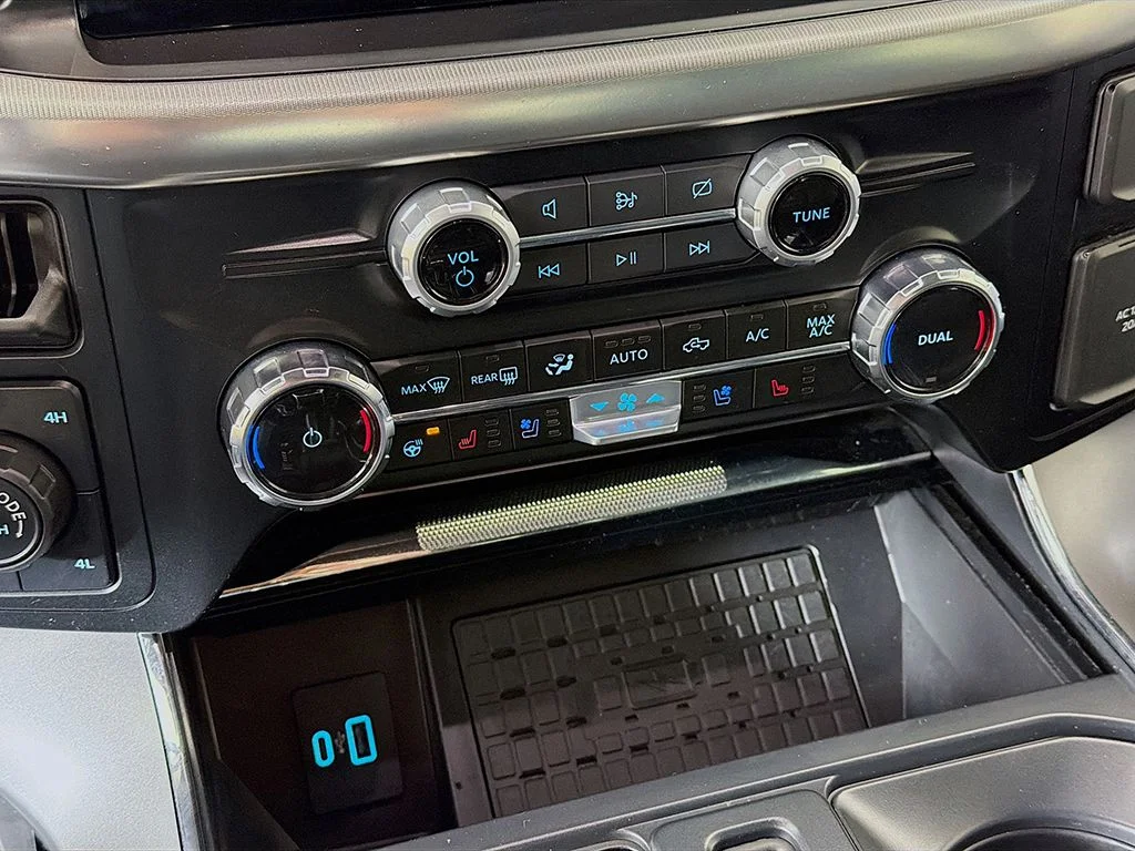 Used 2024 Agate Black Metallic Ford Lariat image 40