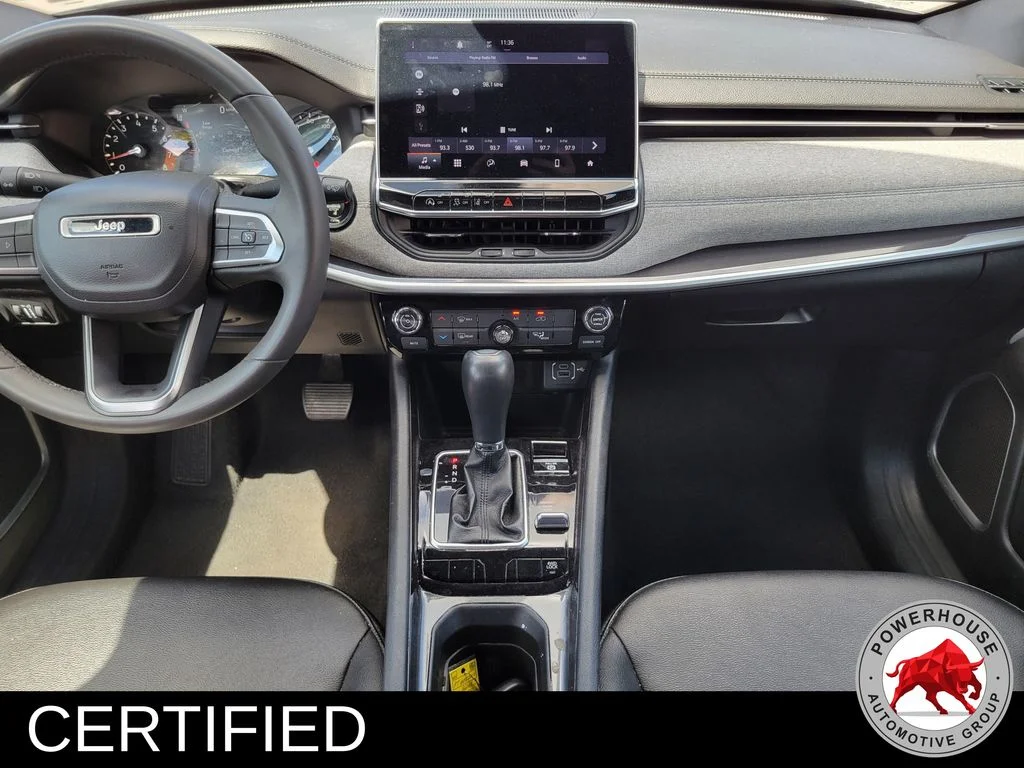 Used 2024  Jeep Latitude image 19