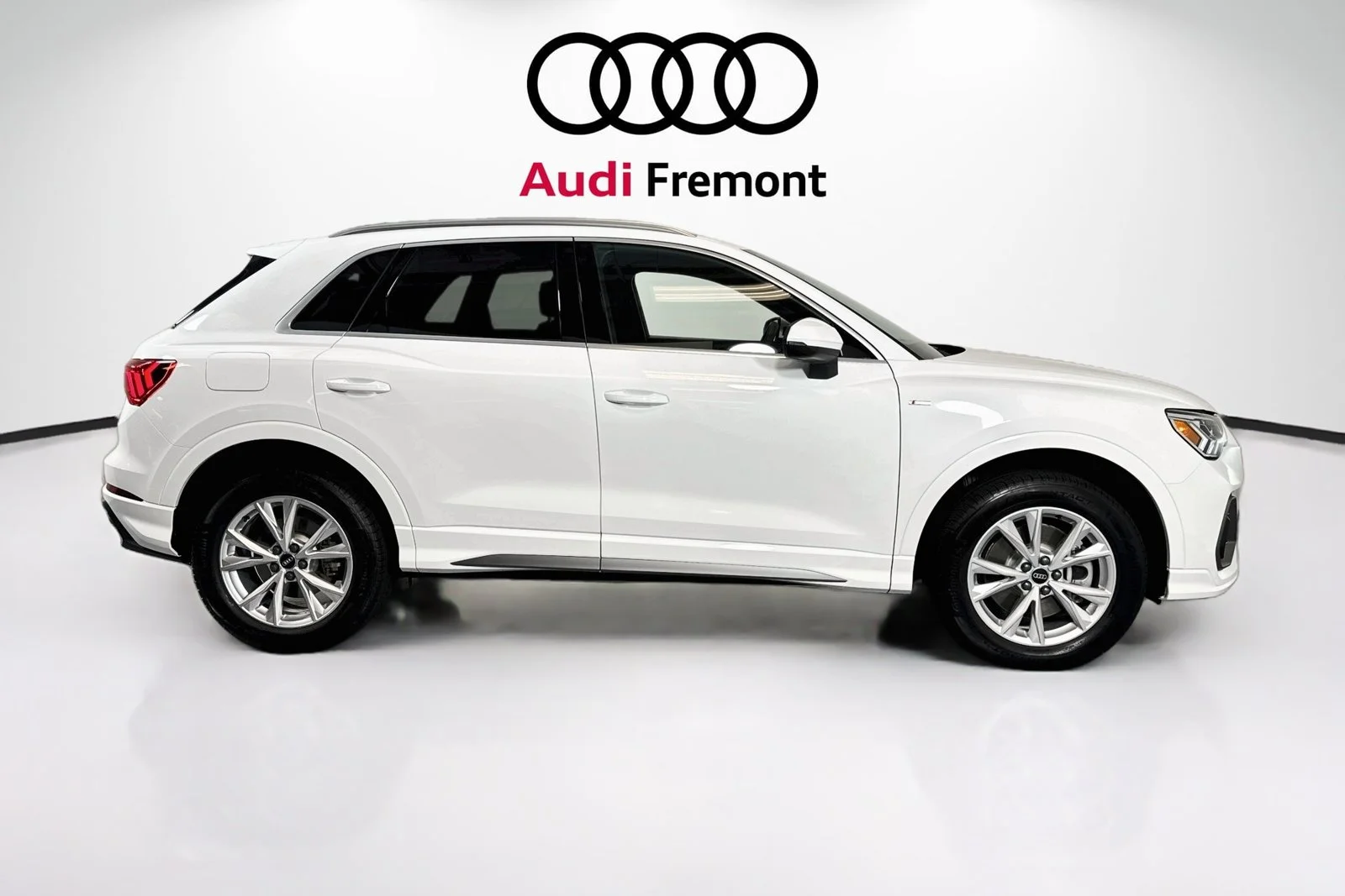 Used 2025 Arkona White Audi S line Premium image 4