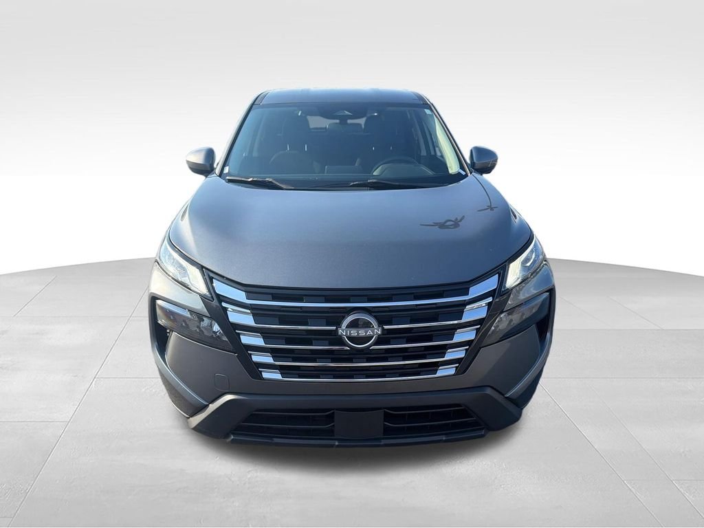 Used 2024 Gray Nissan SV image 9