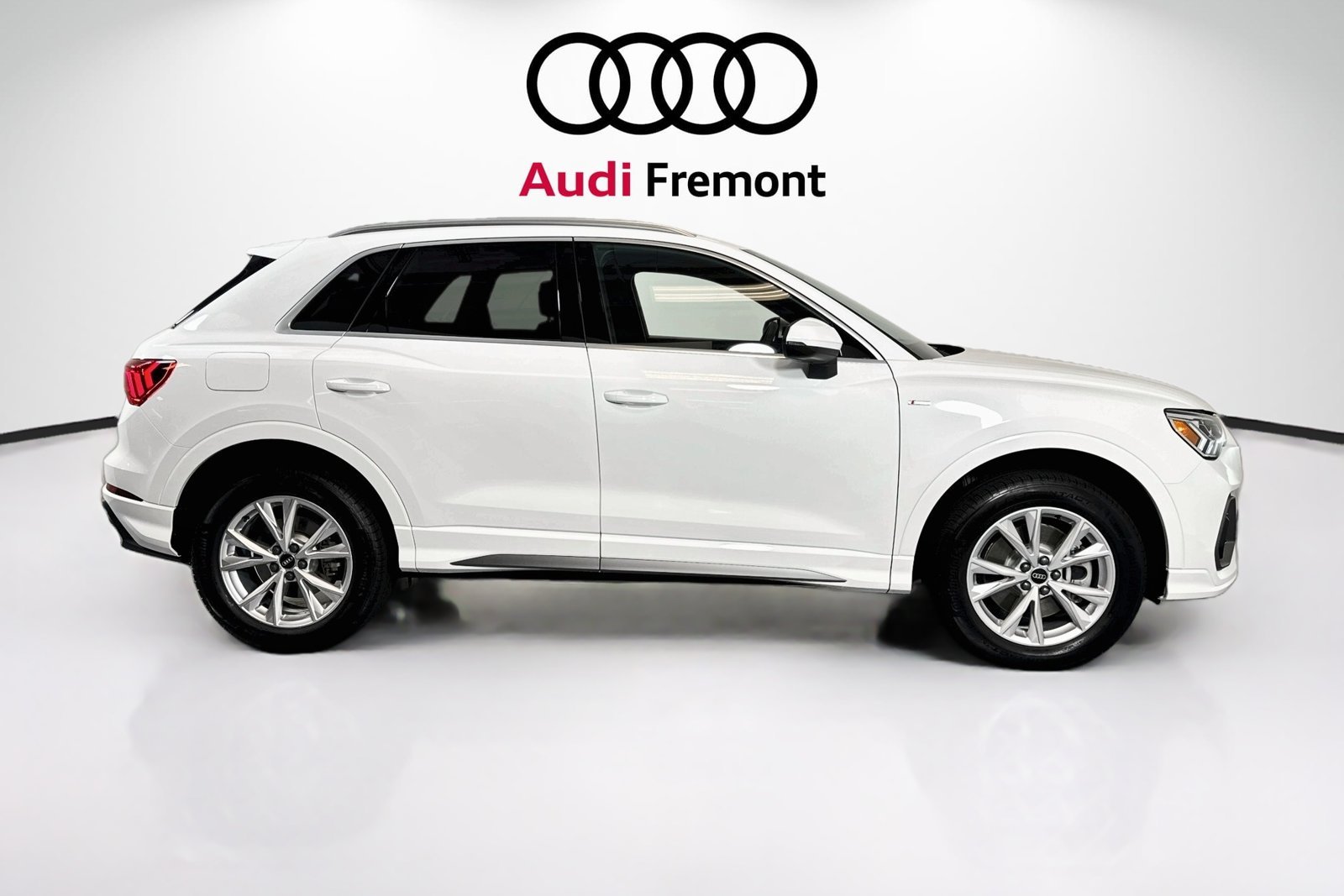 Used 2025 Arkona White Audi S line Premium image 4