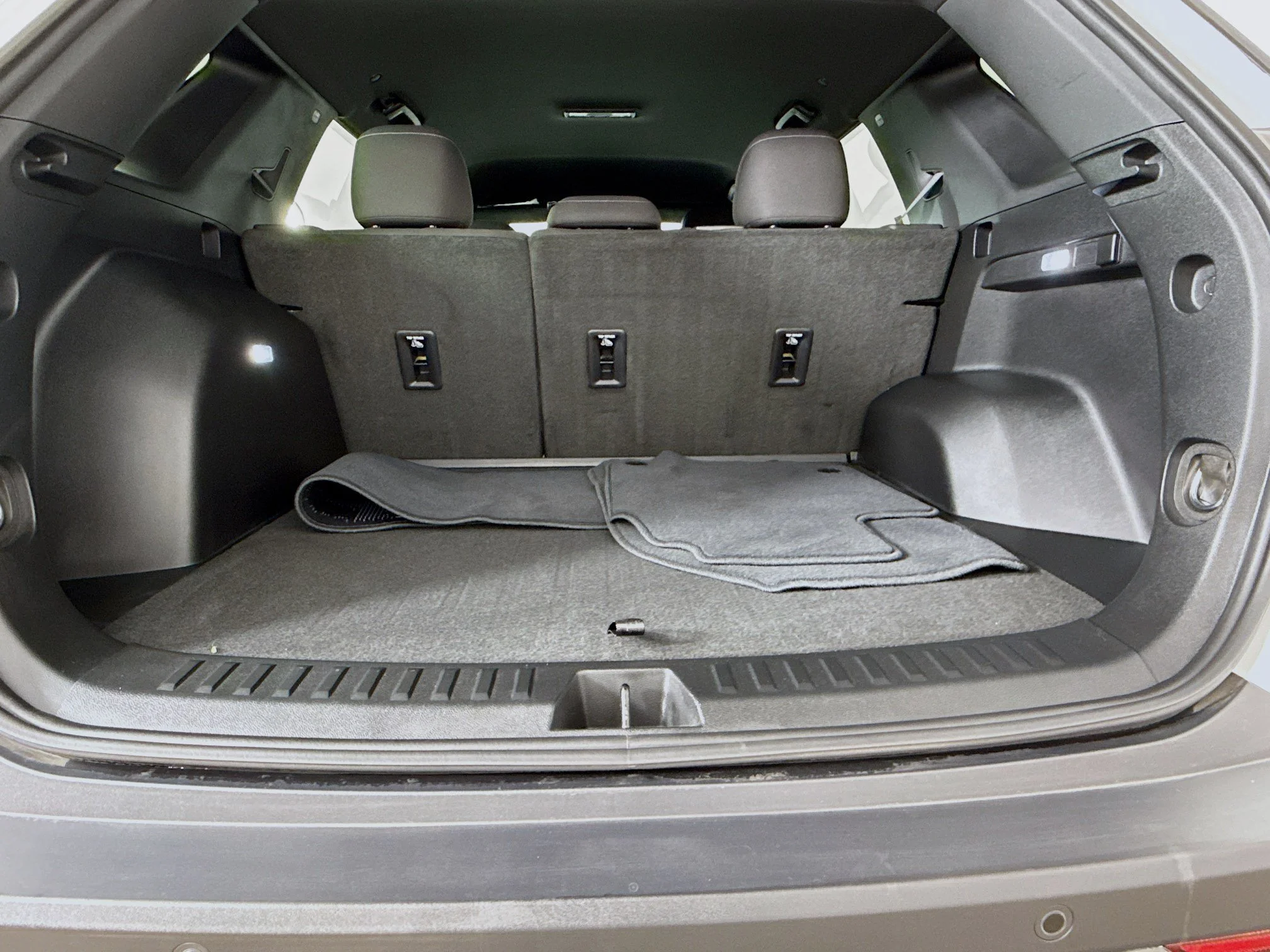 Used 2025 Summit White Chevrolet LT image 29