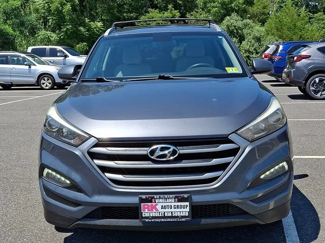 Used 2017 Gray Hyundai SE image 3
