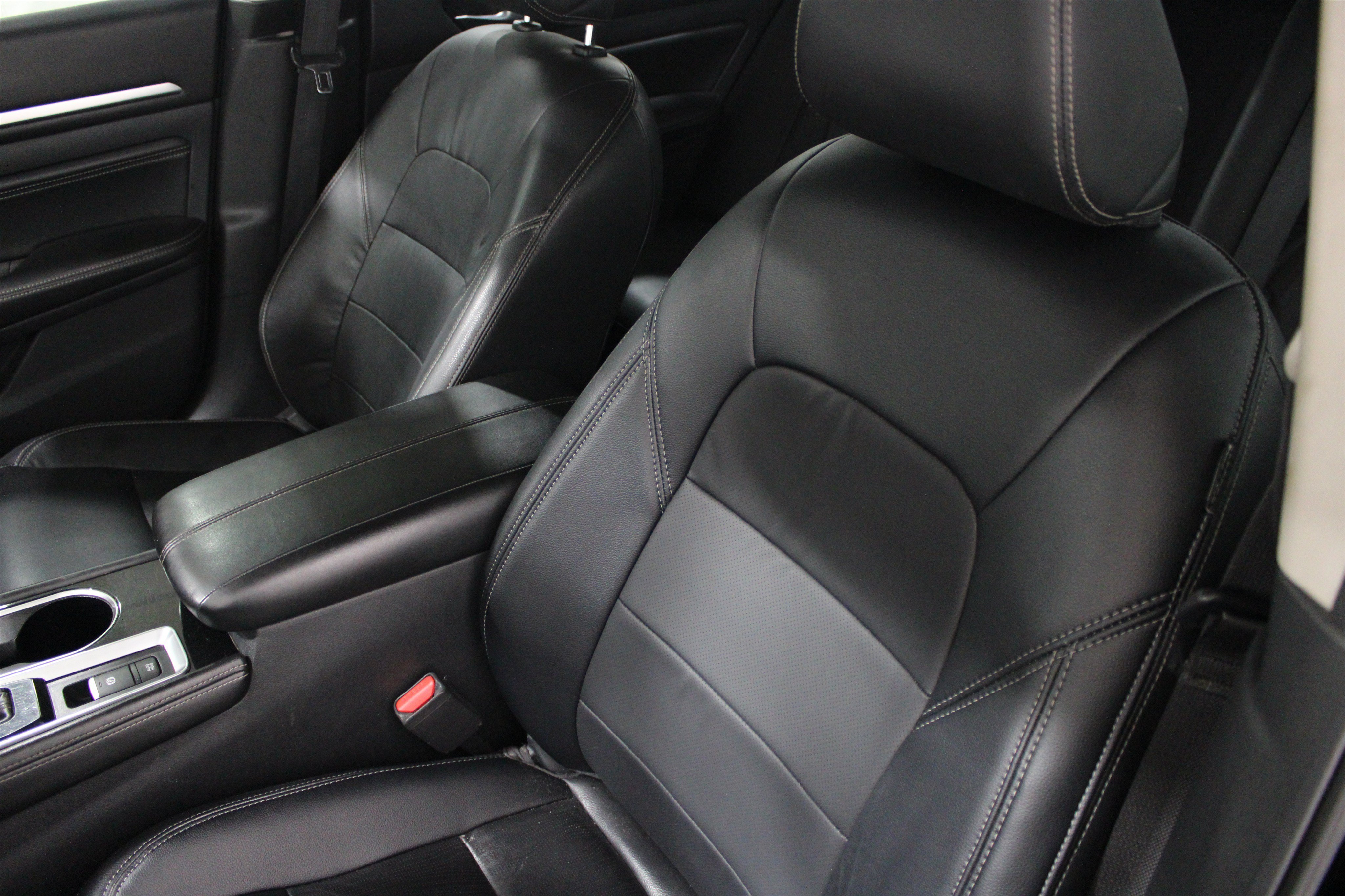 Used 2020 Super Black Nissan 2.5 SL image 6