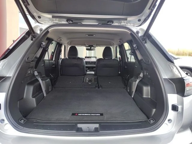 New 2026 Gray Mitsubishi SE image 32