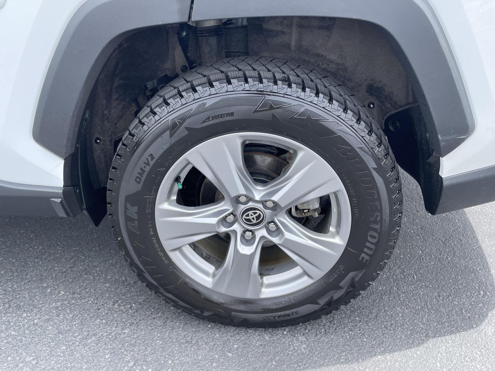 2022 Toyota RAV4 XLE - Photo 14