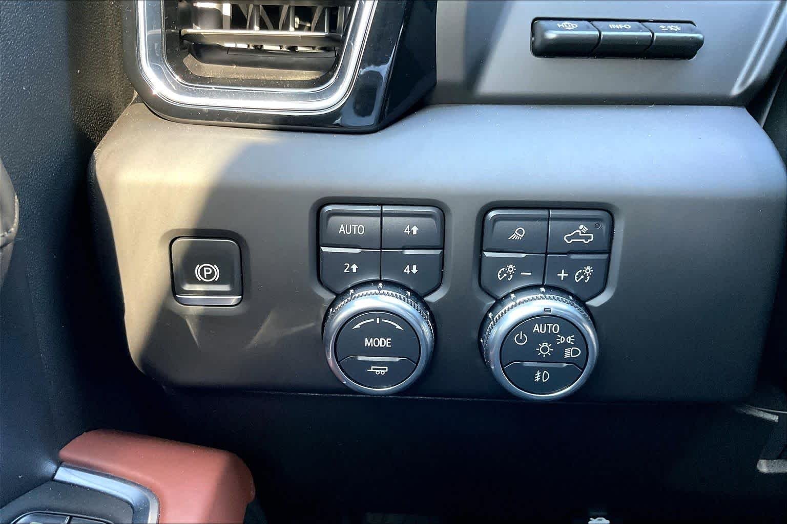 Used 2025 Onyx Black GMC Denali Ultimate image 34