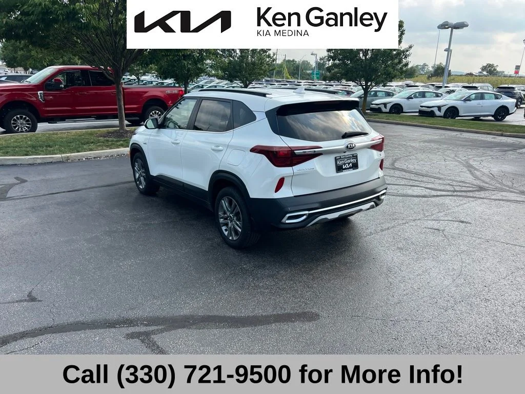 Used 2021 White Kia S image 14