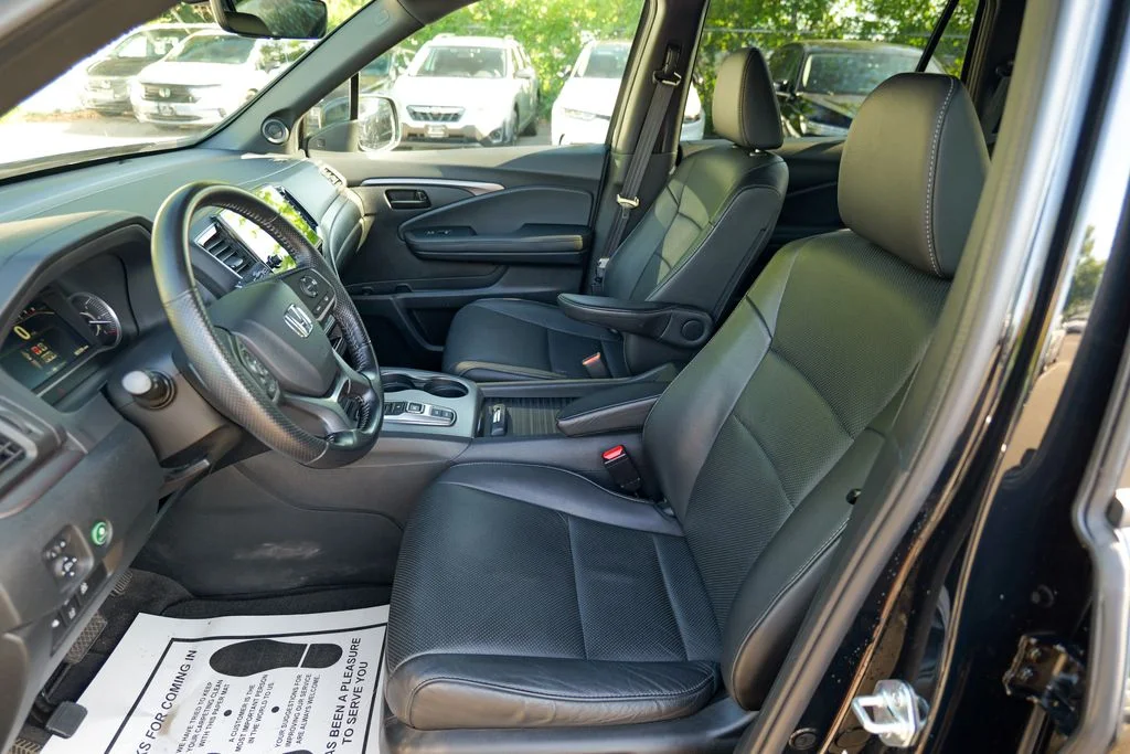 Used 2023 Black Honda EX-L image 21