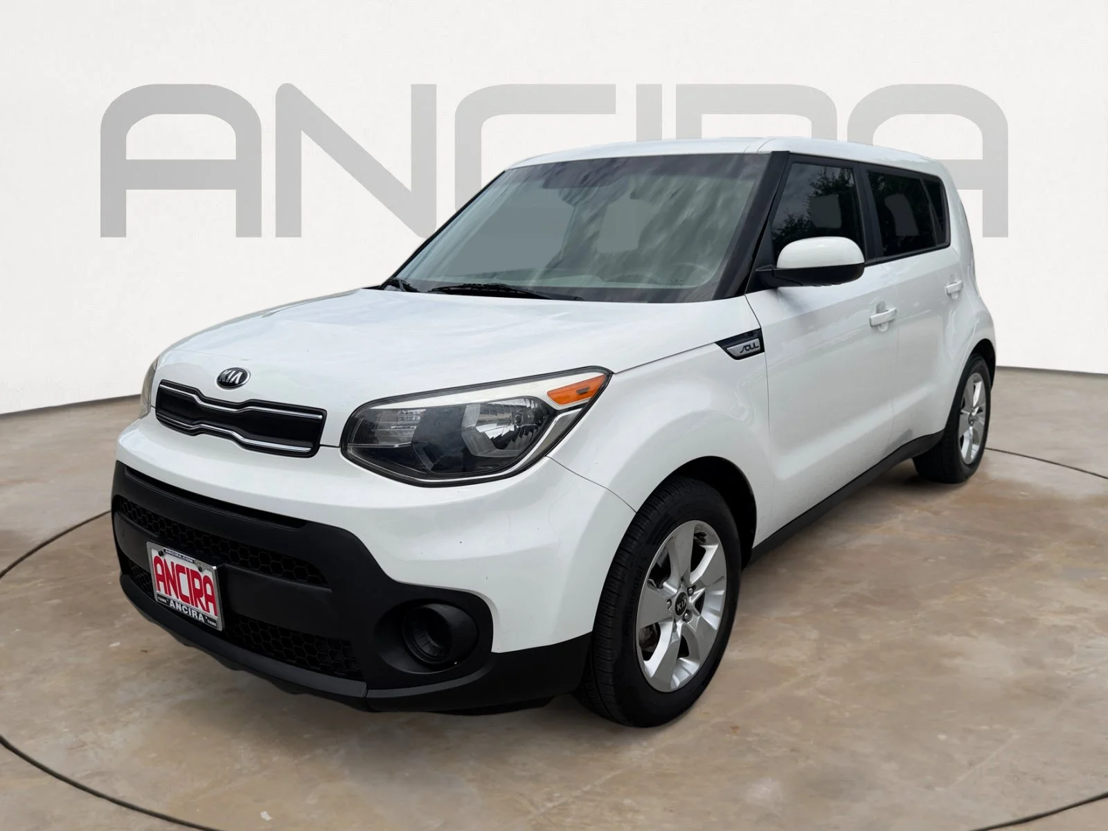 Used 2017 Clear White Kia  image 6