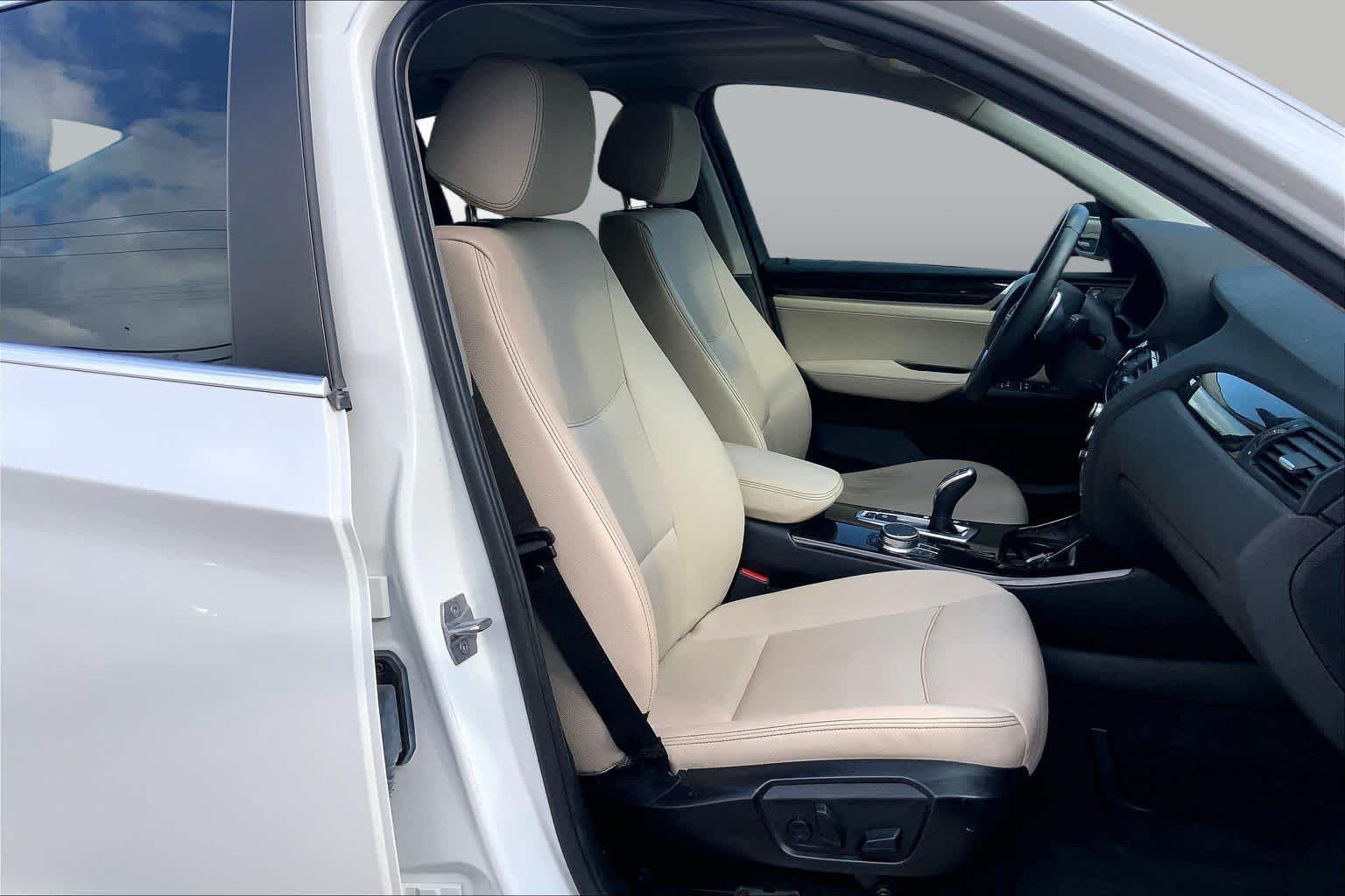 Used 2017 Alpine White BMW xDrive28i image 9