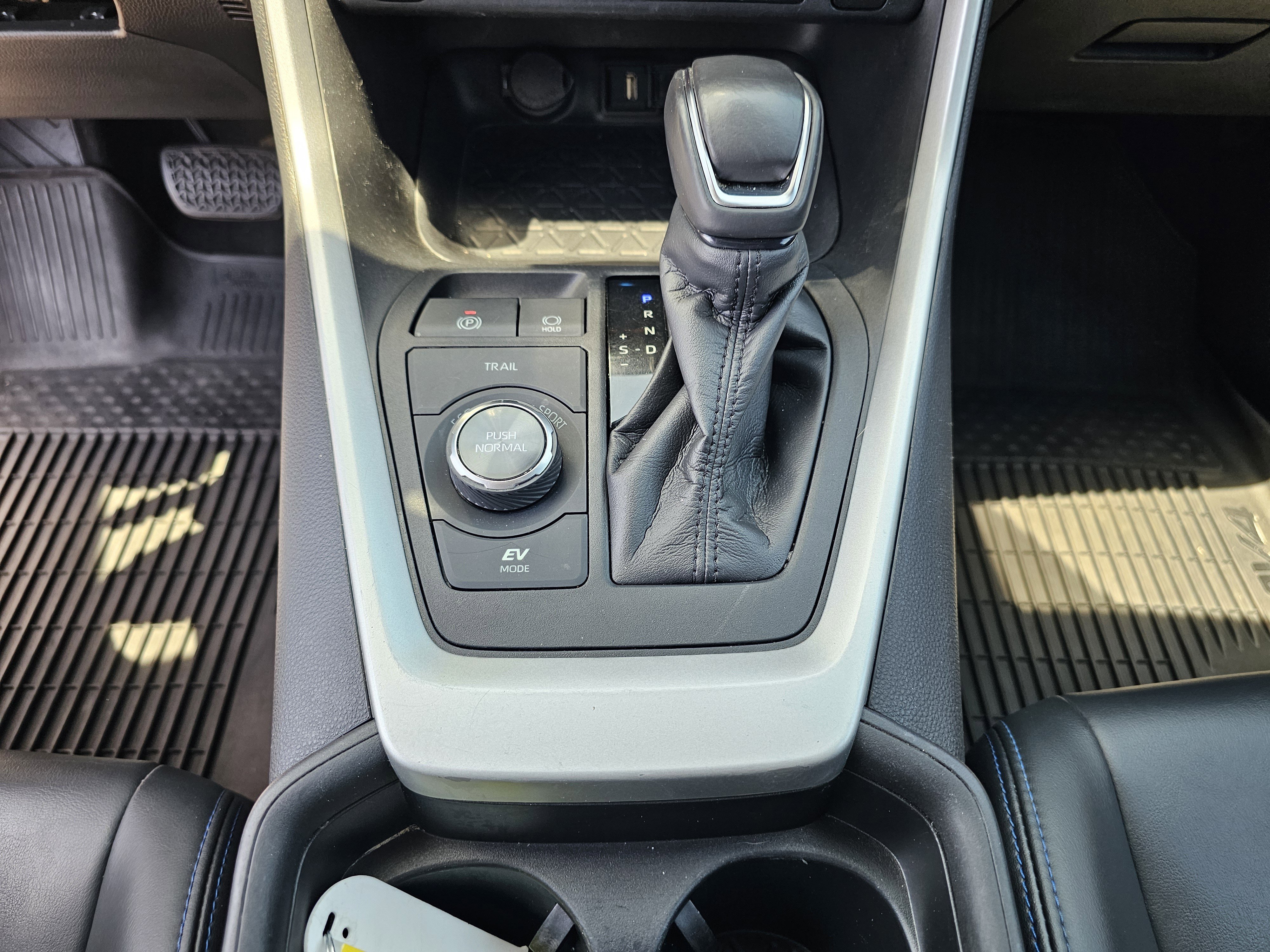 Used 2021 Blizzard Pearl/Midnight Black Metallic Toyota Hybrid XSE image 27