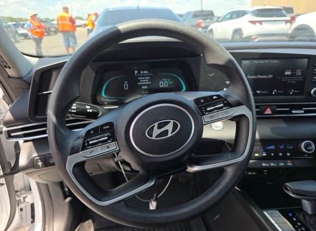 Certified Used 2025 White Hyundai Blue image 9