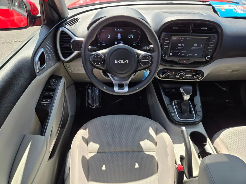 2023 Kia Soul LX - Photo 13