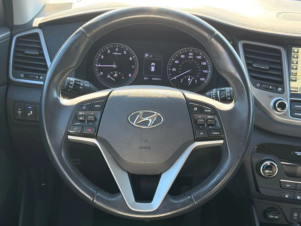 Used 2017 Black Hyundai SE Plus image 23