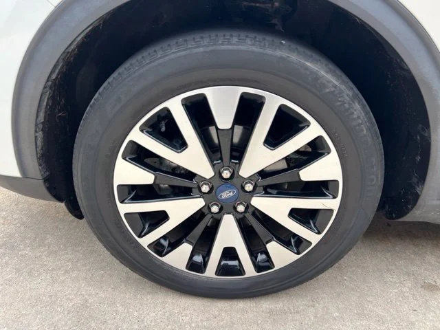 Used 2020 White Ford SEL image 9