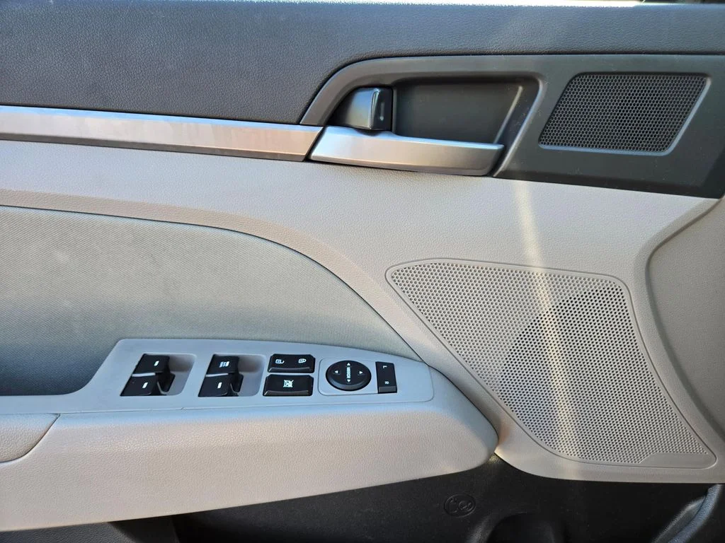 Used 2018 Electric Blue Hyundai SEL image 22