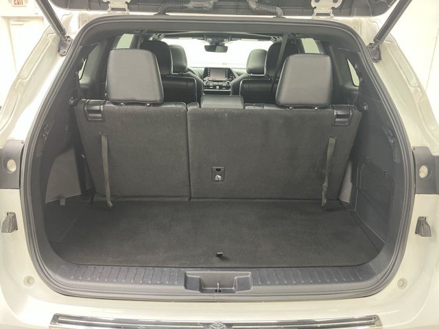 Used 2022 Wind Chill Pearl Toyota XSE image 31