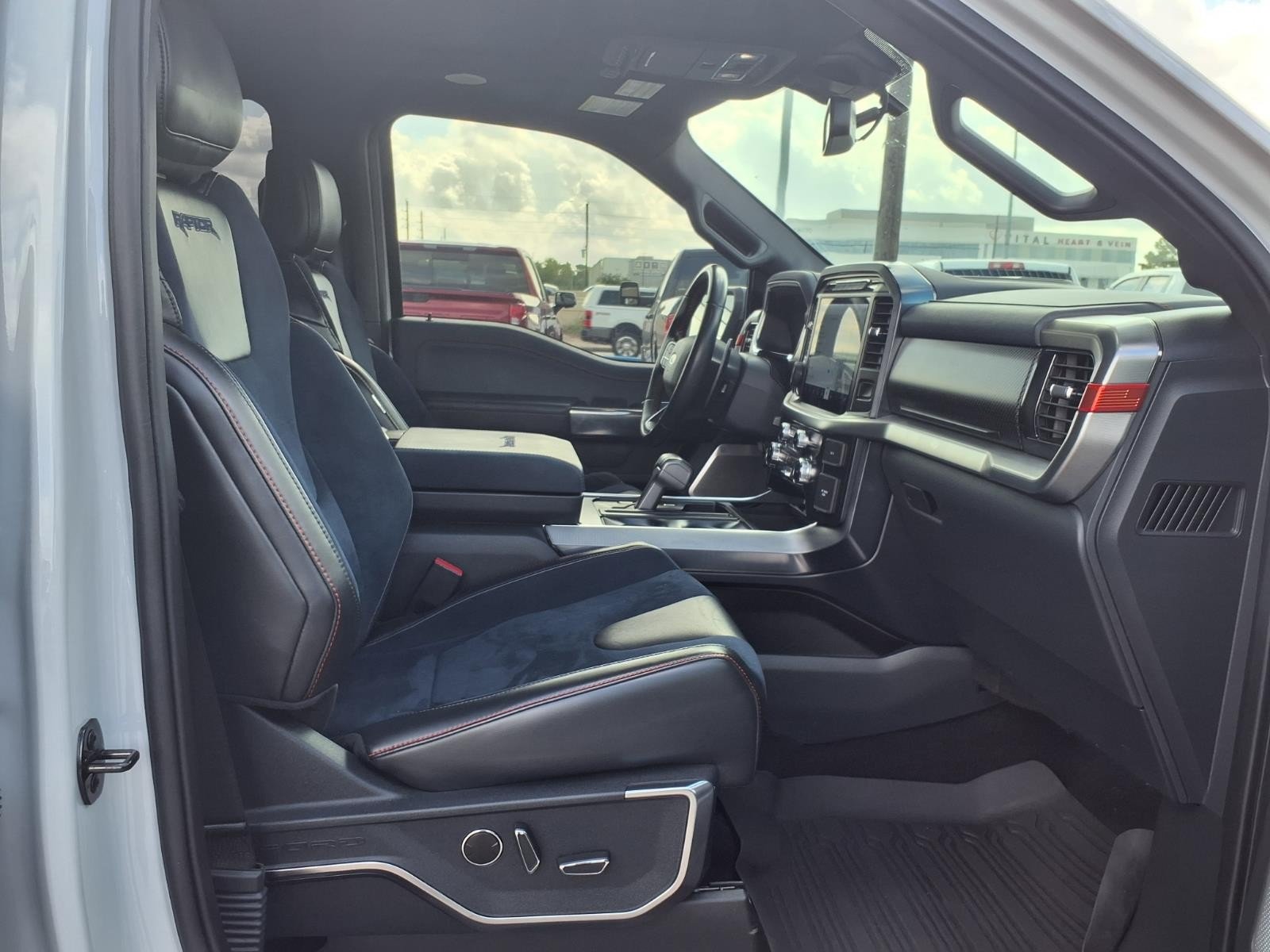2023 Ford F-150 Raptor - Photo 11