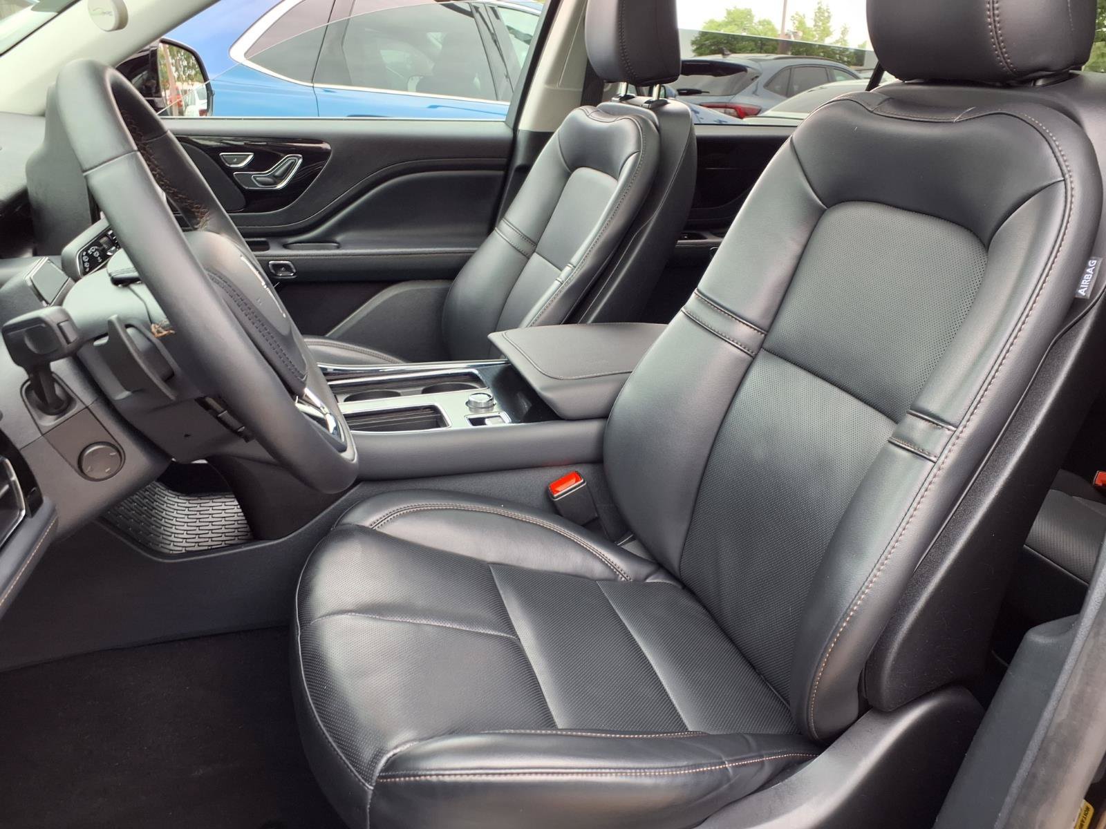 Used 2025 Infinite Black Metallic Lincoln Premiere image 5