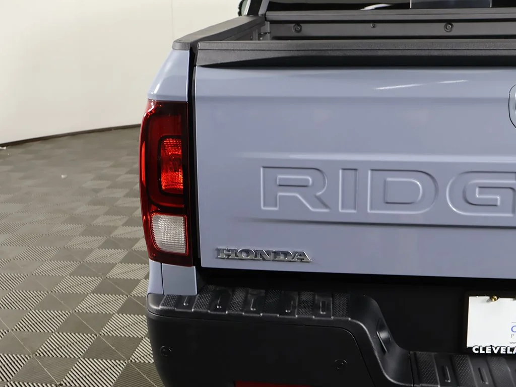 2025 Honda Ridgeline Black Edition - Photo 18