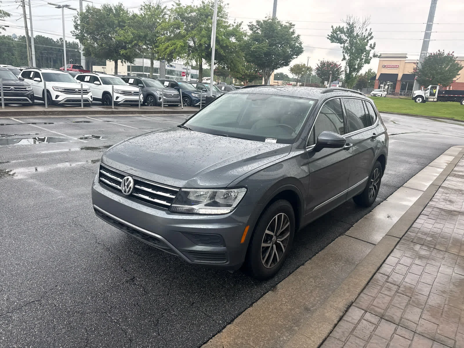 Certified Used 2021 Platinum Gray Metallic Volkswagen SE image 4