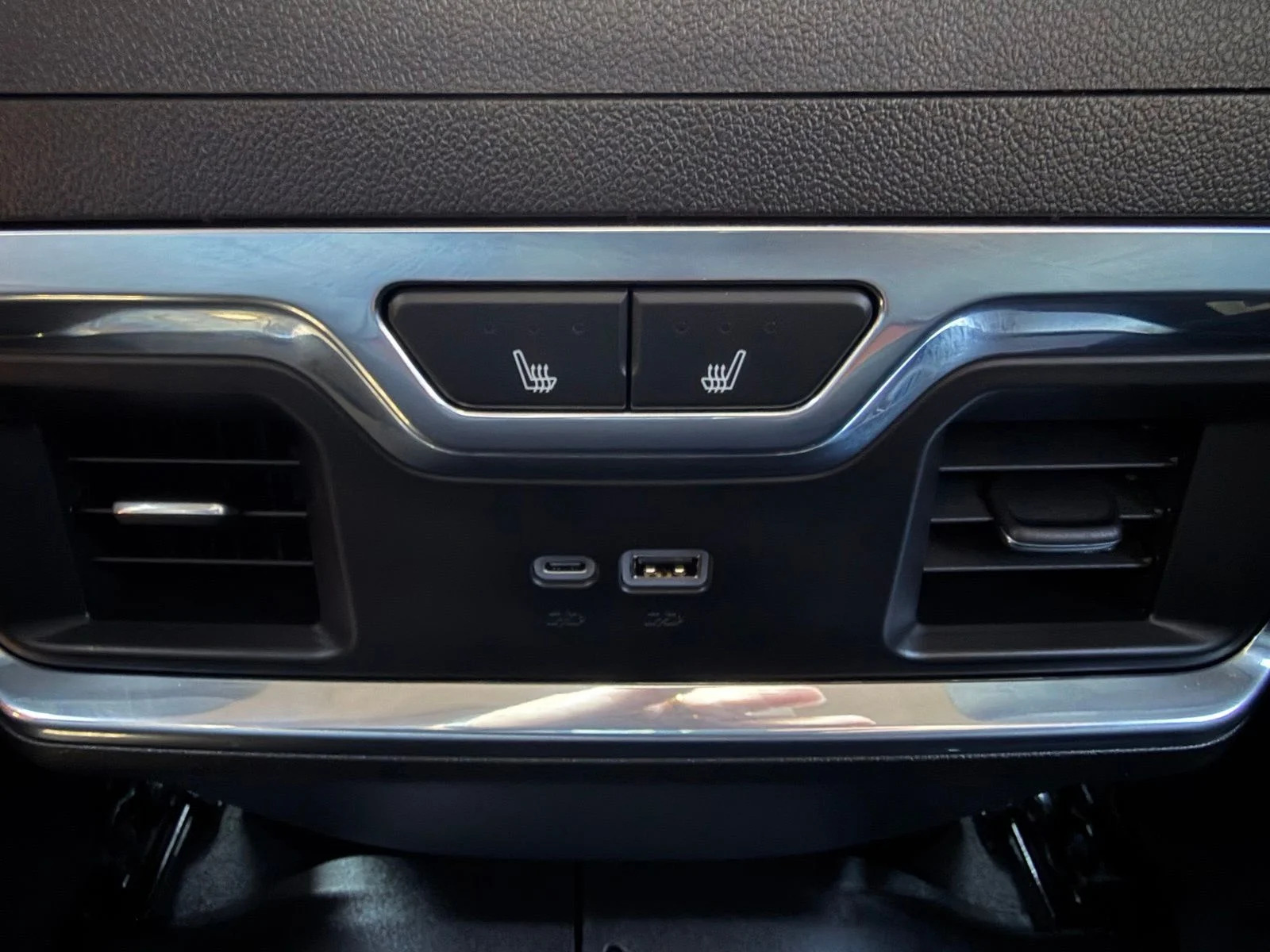 Used 2025 Black GMC Denali Ultimate image 32