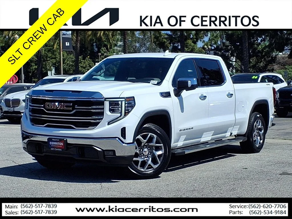 2022 GMC Sierra 4WD Crew Cab Short Box SLT's photo