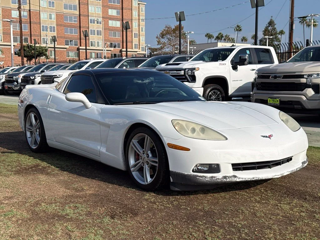 Used 2010 ARCTIC WHITE Chevrolet w/2LT image 3
