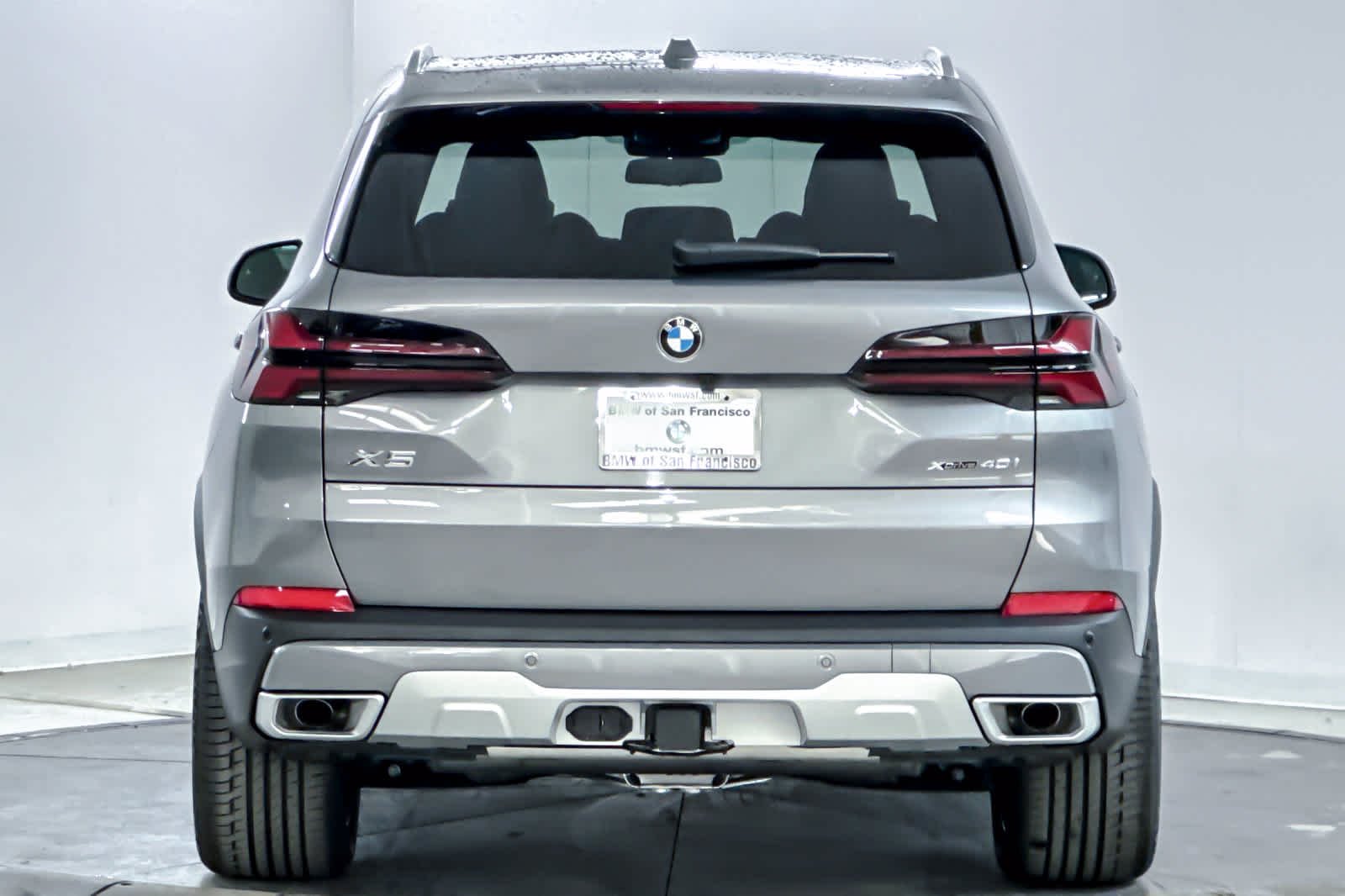 Used 2026 Skyscraper Grey Metallic BMW xDrive40i image 7