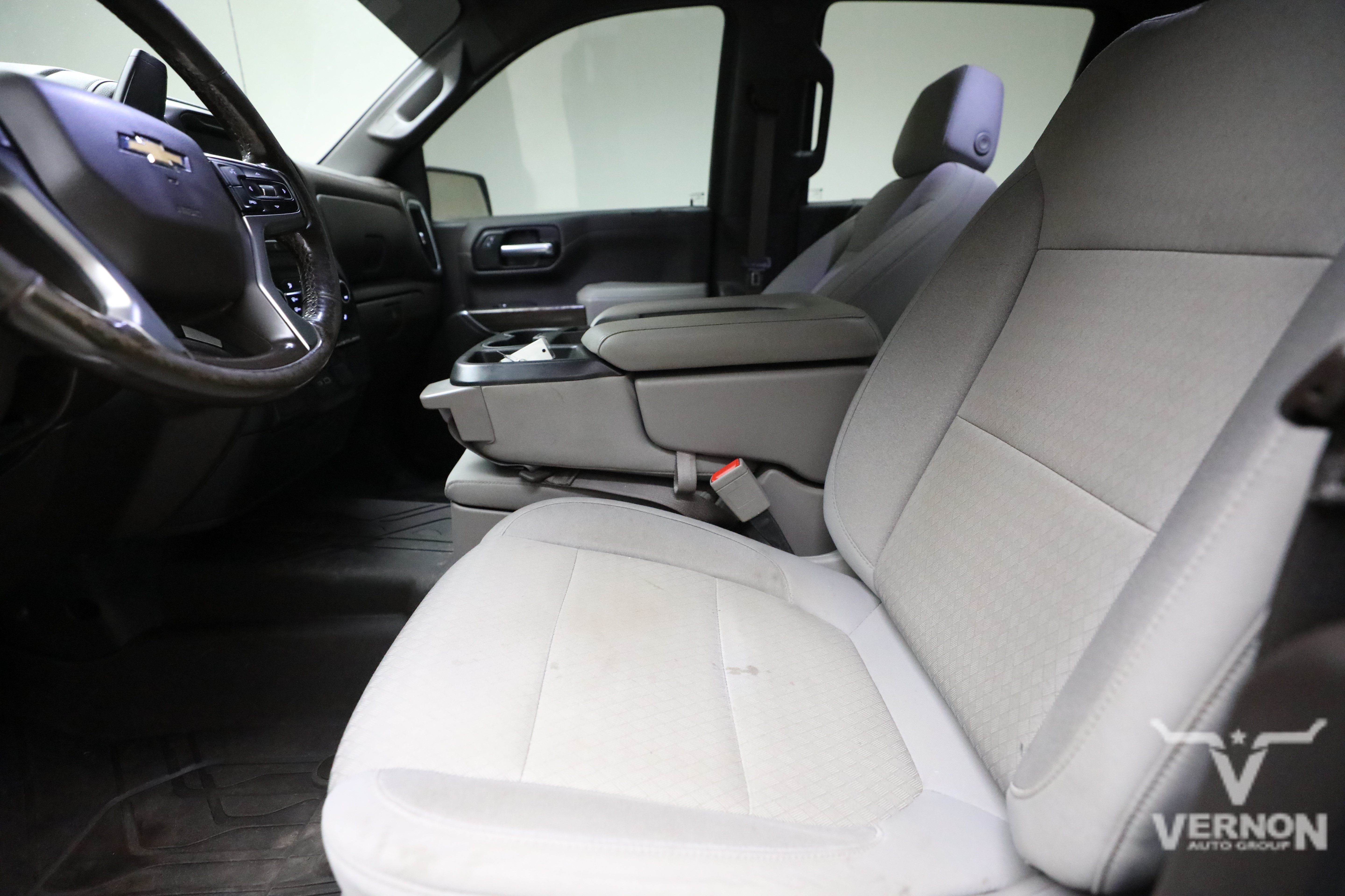 Used 2021 Silver Ice Metallic Chevrolet Y image 10