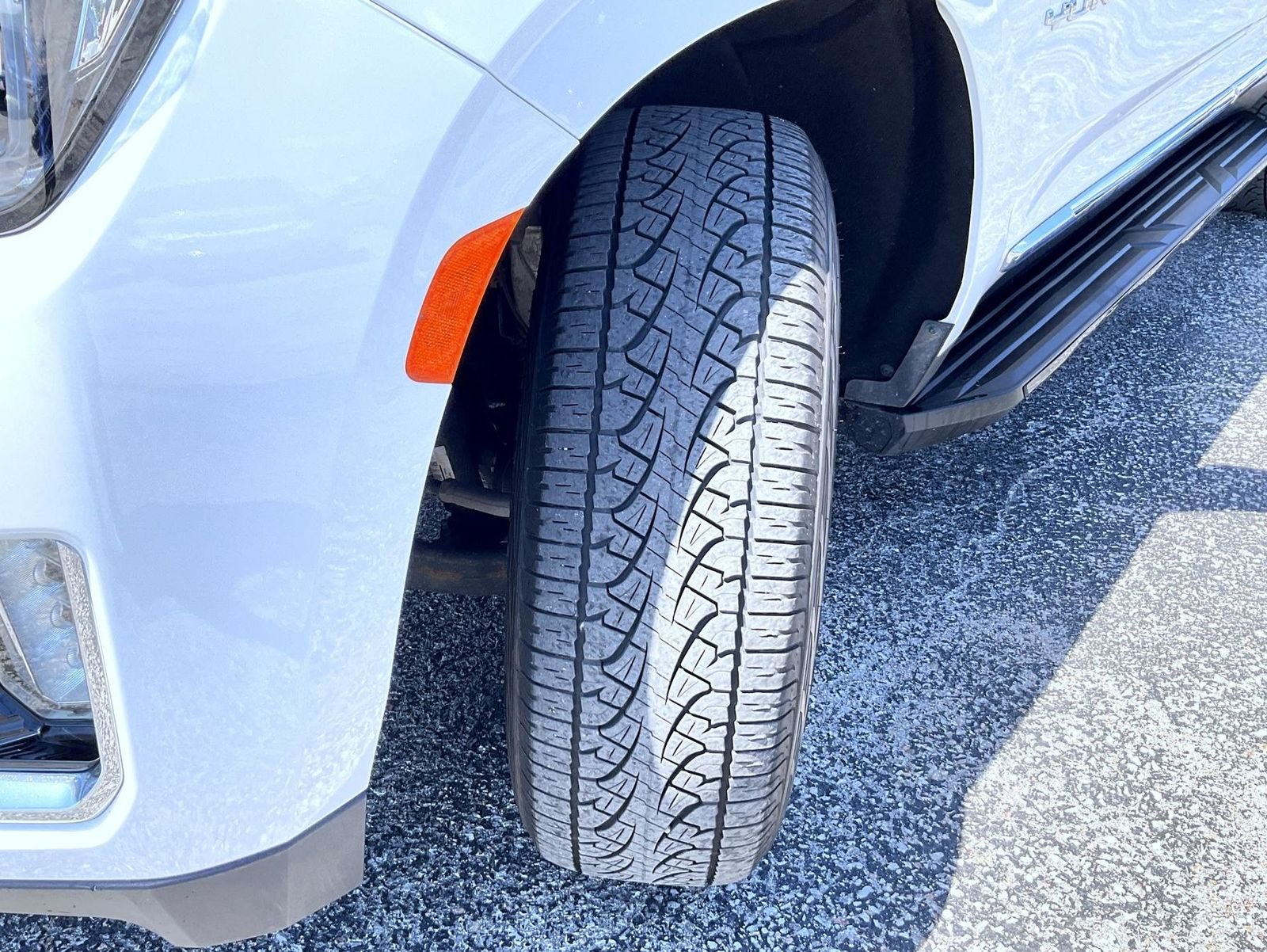 Used 2022 White GMC SLT image 24