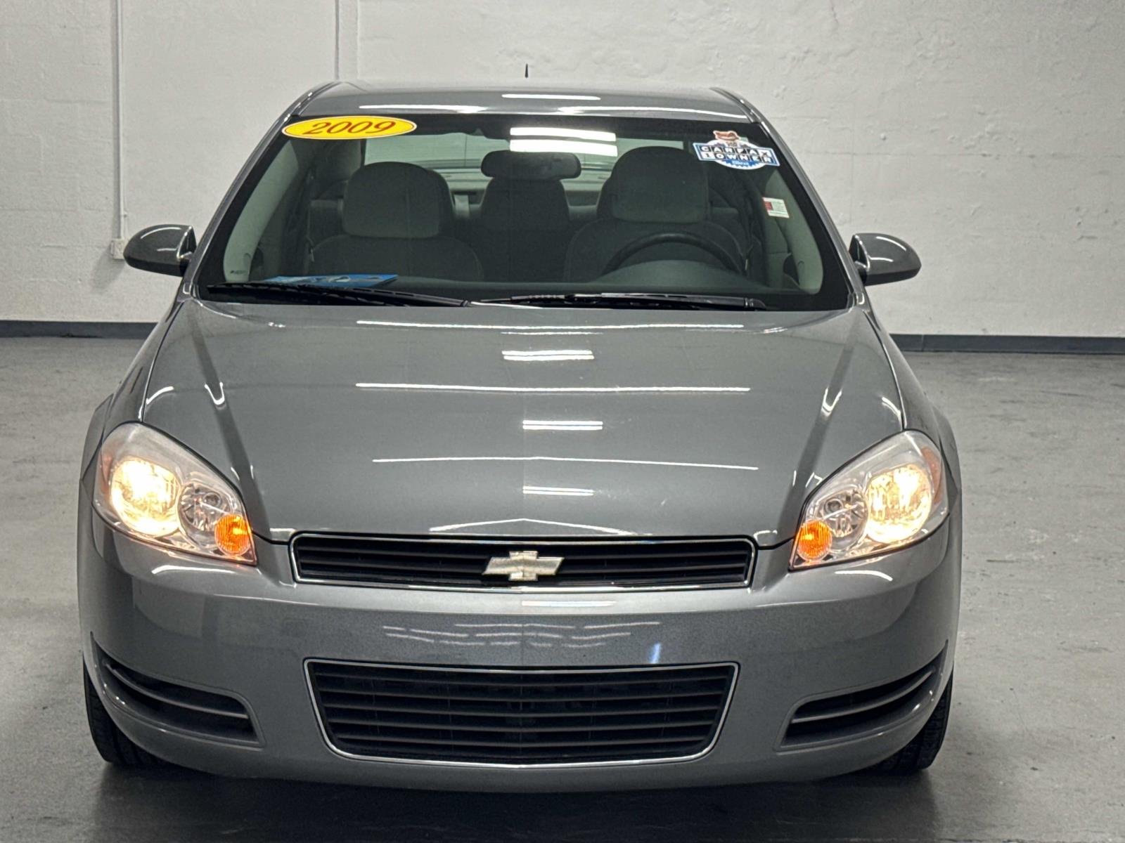 Used 2009 DARK SILVER METALLIC Chevrolet 3.5L LT image 3