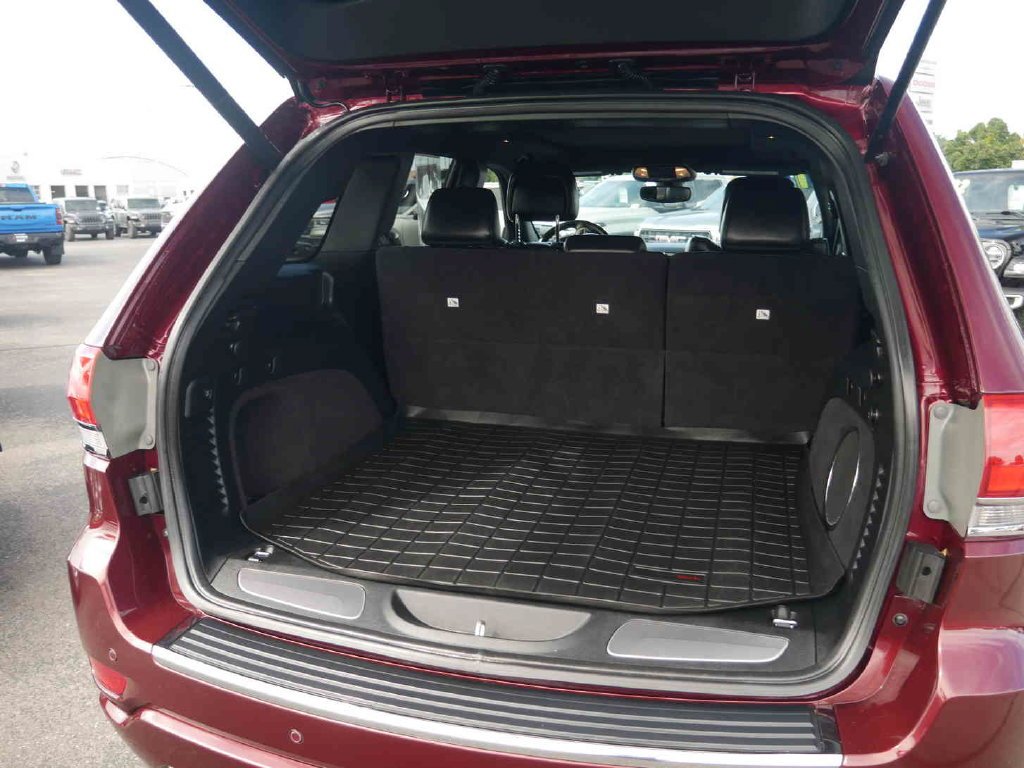 Used 2017 Red Jeep Overland image 8