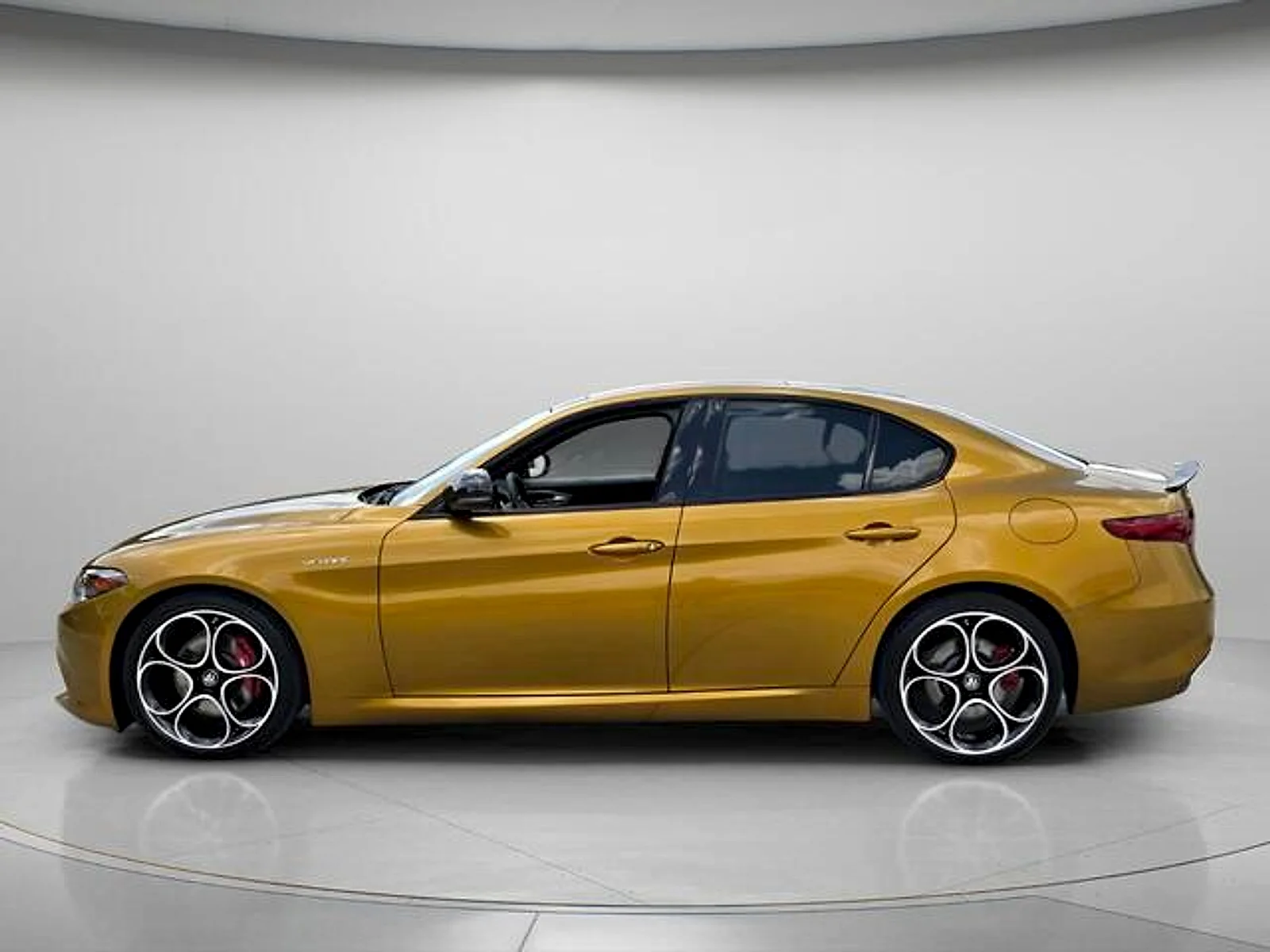 Used 2023 Ocra GT Tri-Coat Alfa Romeo Veloce RWD image 3