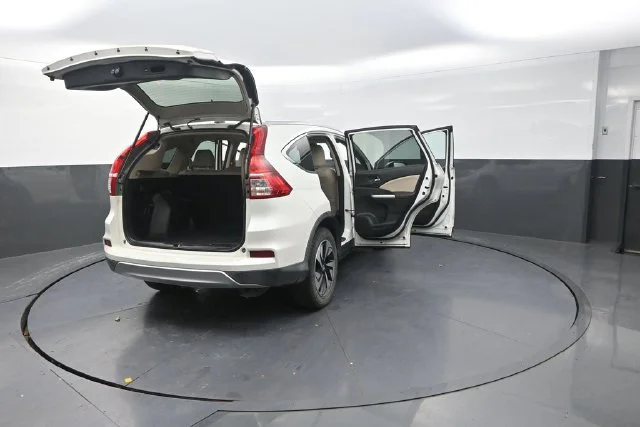 Used 2016  Honda Touring image 34