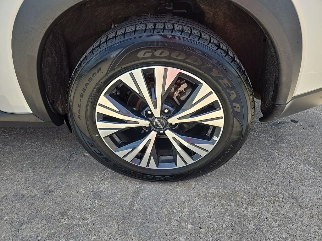 Used 2023 Silver Nissan SV image 22